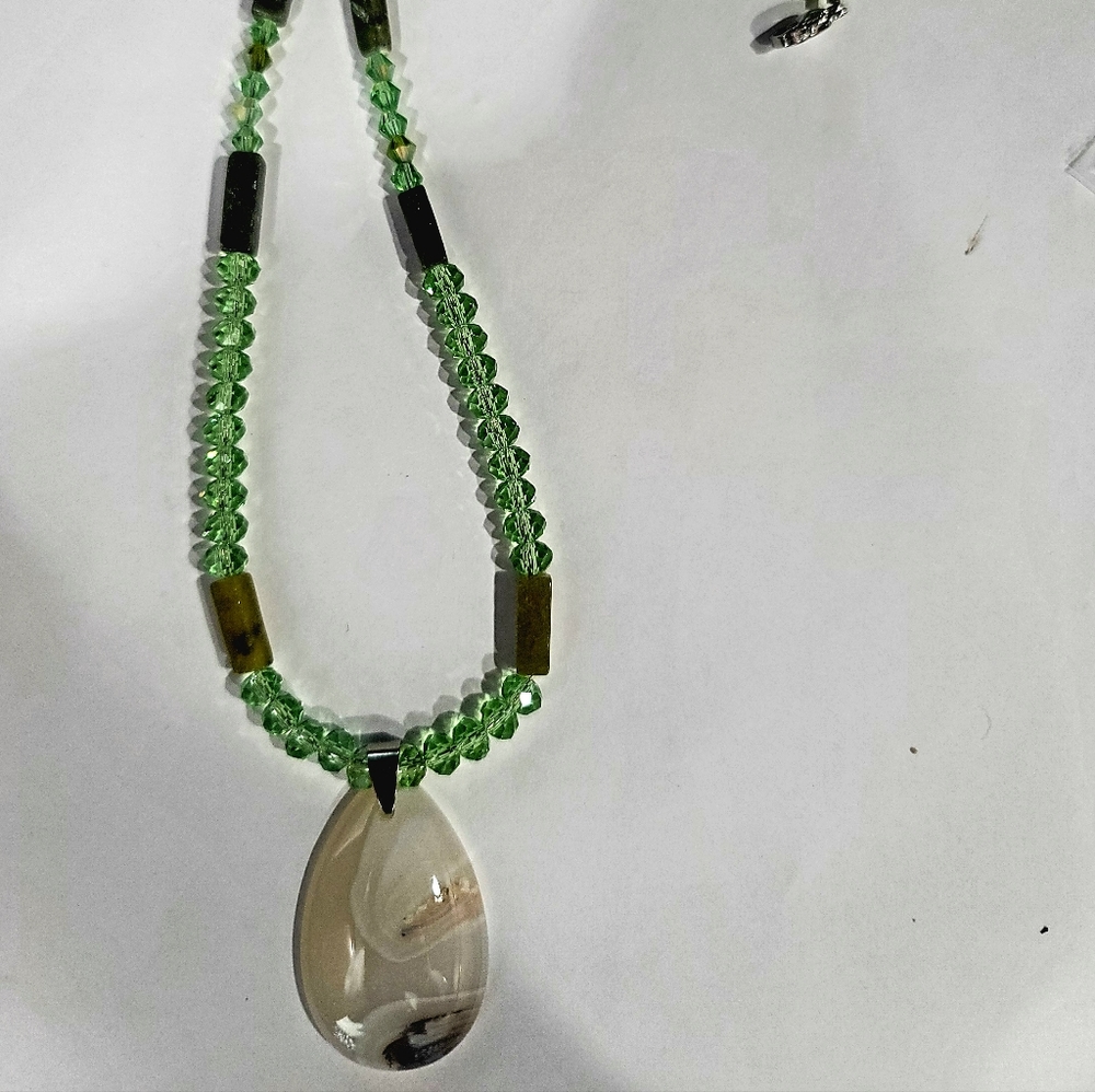 SPIRITUAL AGATE STONE HEALING TEARDROP PENDANT JADE GREEN SWAROVSKI NECKLACE